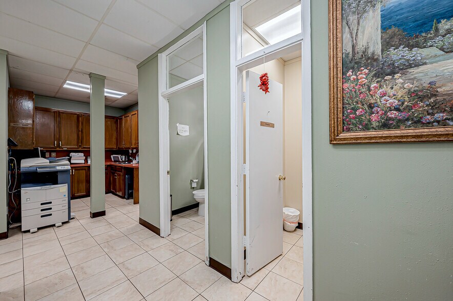 More Photos Of 1219 Farr St, Waller Office Residential For Sale