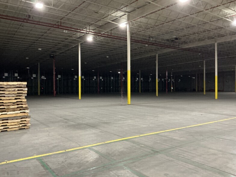More Photos Of 1551 E Willow St, Kankakee Warehouse For Lease
