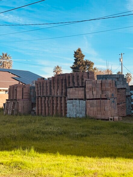 More Photos Of 2195 California St, Sutter Flex For Sale
