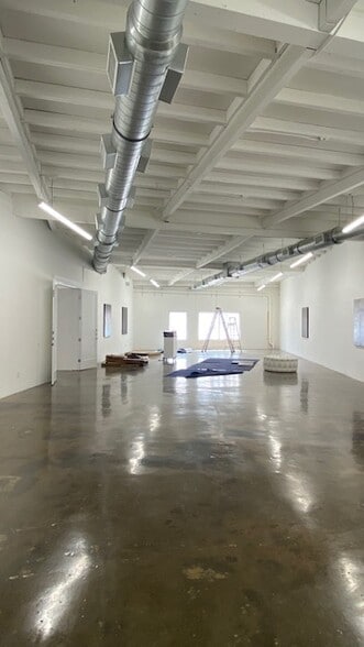 More Photos Of 5351 W Adams Blvd, Los Angeles General Retail For Lease