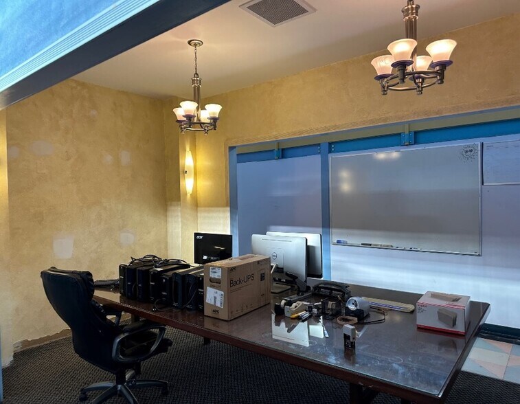 More Photos Of 77 Gazza Blvd, Farmingdale Showroom For Sale