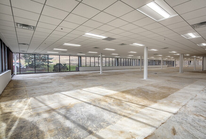 More Photos Of 295 Woodcliff Dr, Fairport Unknown For Lease