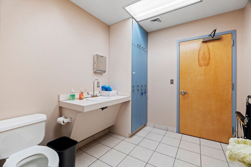 More Photos Of 2777 Hylan Blvd, Staten Island Office For Sale
