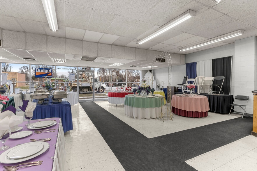 More Photos Of 24101 W Warren St, Dearborn Heights Freestanding For Sale