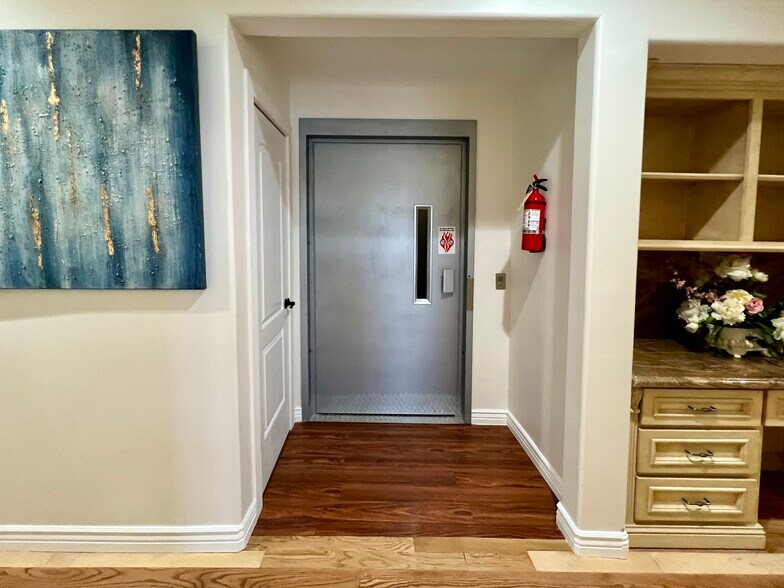 More Photos Of 21428 N 55th Ave, Glendale Assisted Living For Lease