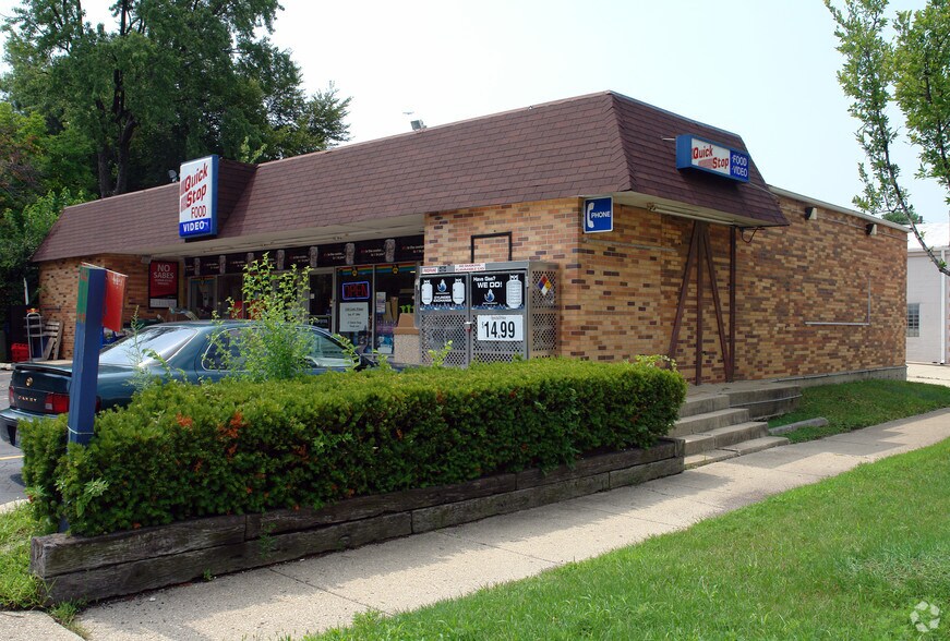 More Photos Of 427 E Palatine Rd, Palatine General Retail For Sale