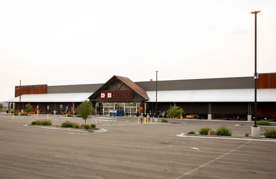 More Photos Of 805 Saddle Ave, Caldwell Storefront For Sale