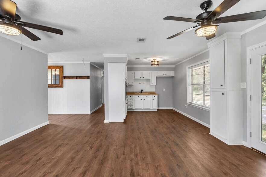 More Photos Of 13040 Highway 105 E, Conroe Industrial For Sale