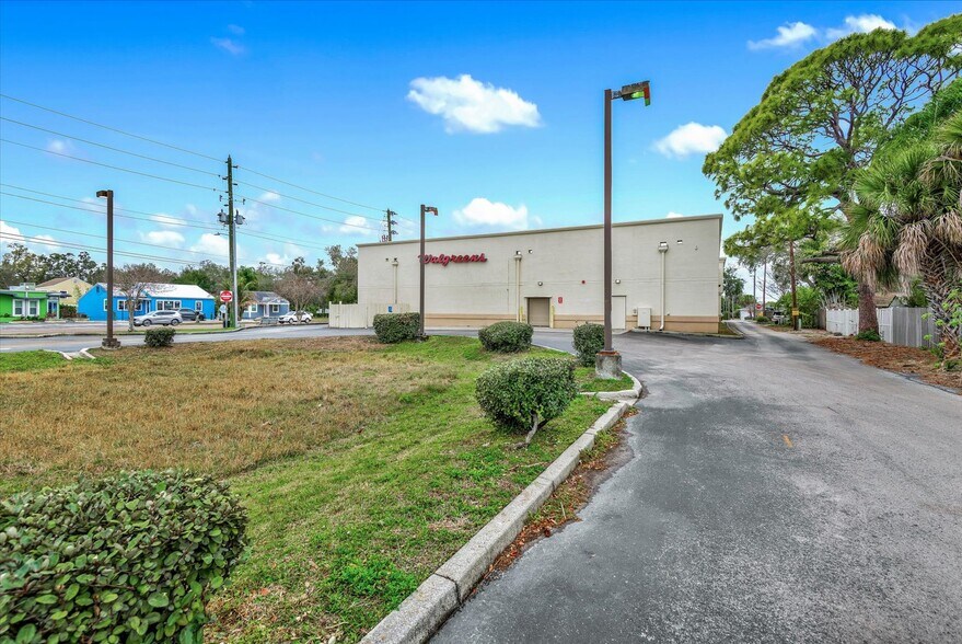 More Photos Of 5701 Gulfport Blvd S, Gulfport Drugstore For Sale