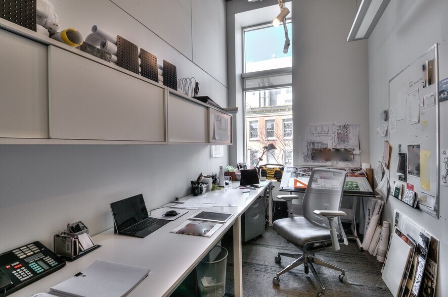 More Photos Of 272-278 Rue Sainte-Catherine E, Montréal Storefront Retail Office For Sale