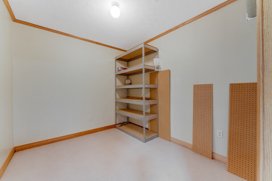 More Photos Of 154 Bridge St, Junior Restaurant For Sale