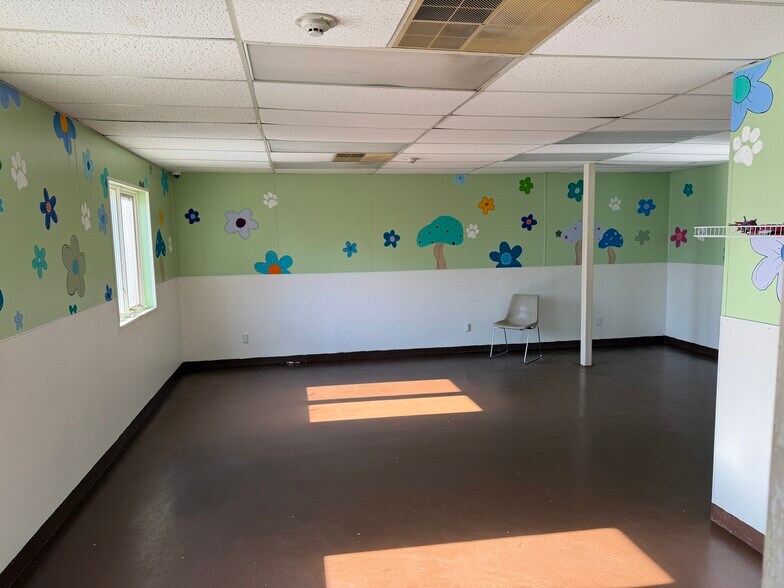 More Photos Of 104 Woodward Hill Rd, Edwardsville Office For Sale