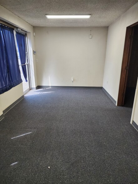 More Photos Of 4652 E Waterloo Rd, Stockton Warehouse For Lease