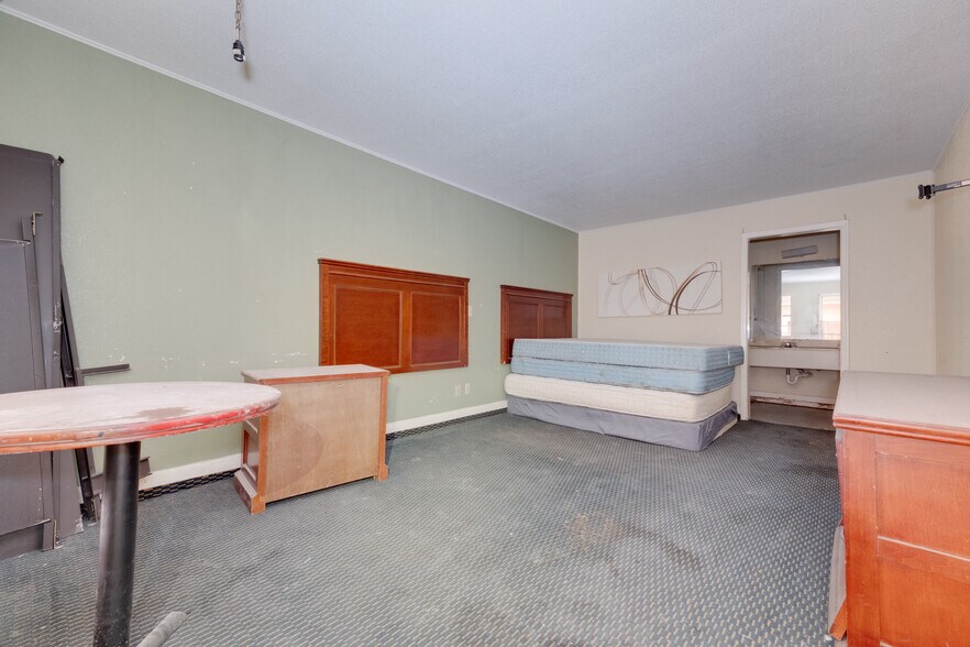 More Photos Of 2915 E Interstate 40, Amarillo Hotel For Sale