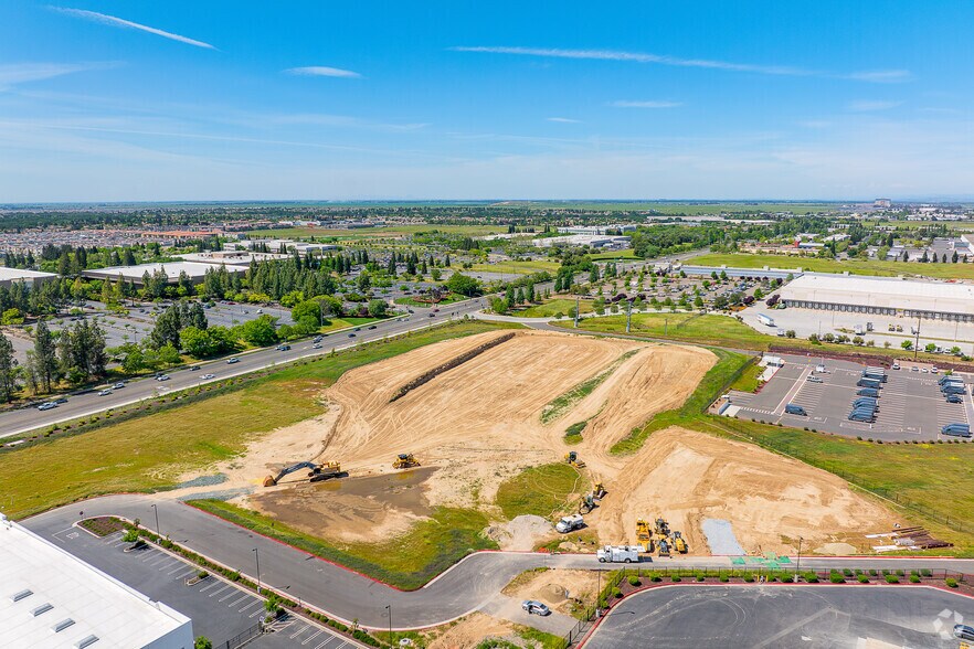 More Photos Of Foothills Blvd, Roseville Distribution For Lease