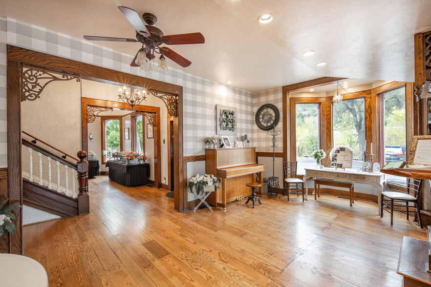 More Photos Of 2516 Willow Creek Rd, Prescott Freestanding For Sale