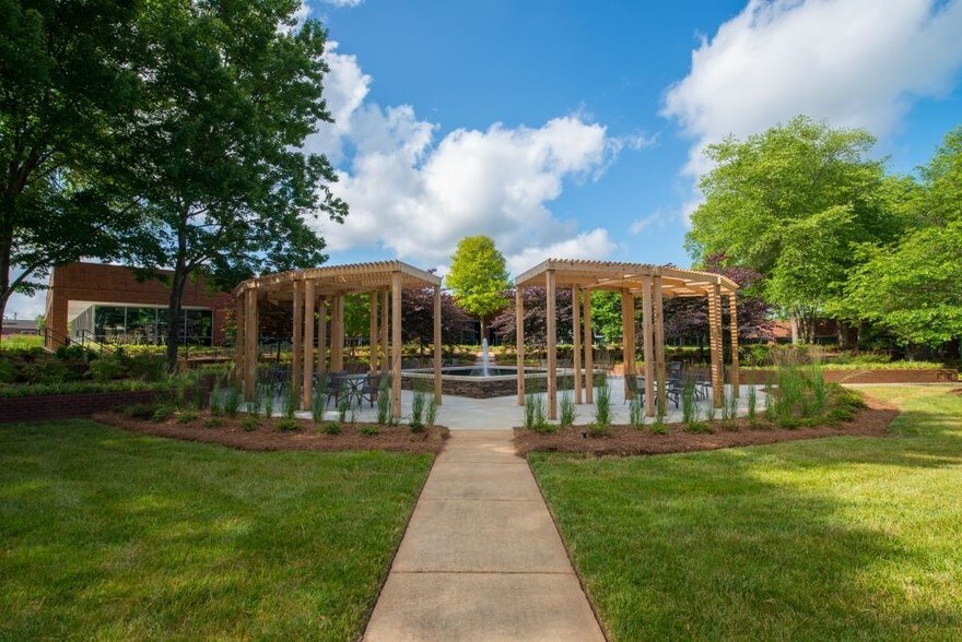 More Photos Of 8301 University Executive Park Dr, Charlotte Office For Lease