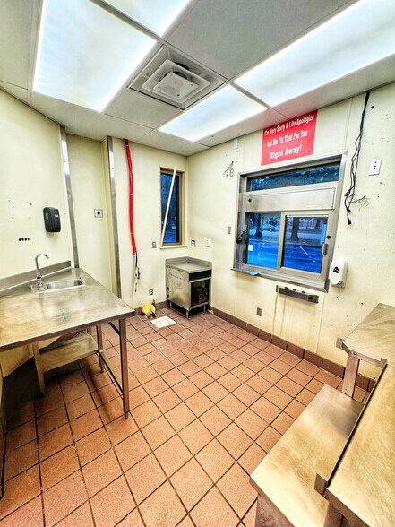 More Photos Of 3957-3985 Cottage Hill Rd, Mobile Unknown For Lease