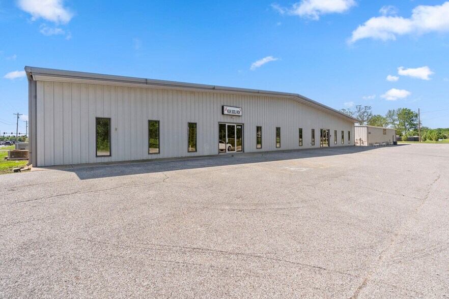 More Photos Of 4104 S Honeysuckle Ln, Rogers Warehouse For Lease