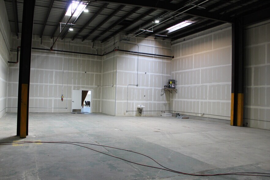 More Photos Of 1351 Orizaba Ave, Long Beach Warehouse For Lease