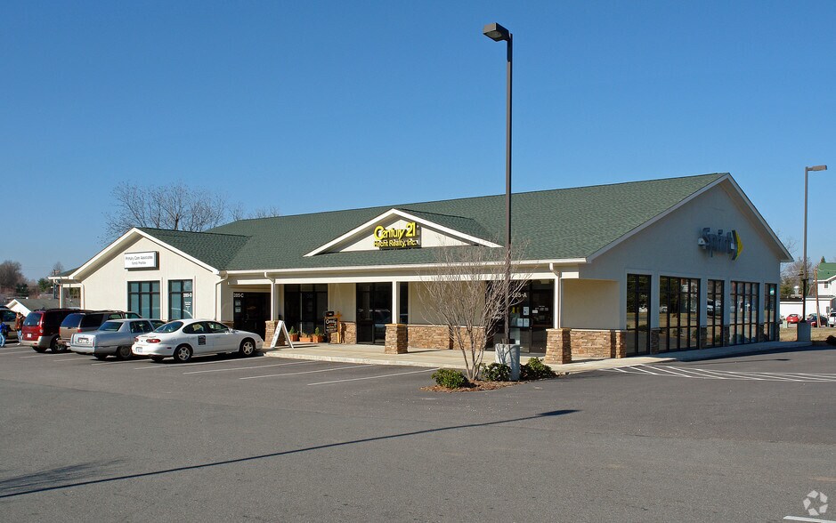 More Photos Of 285 N Main St, Troutman General Retail For Lease