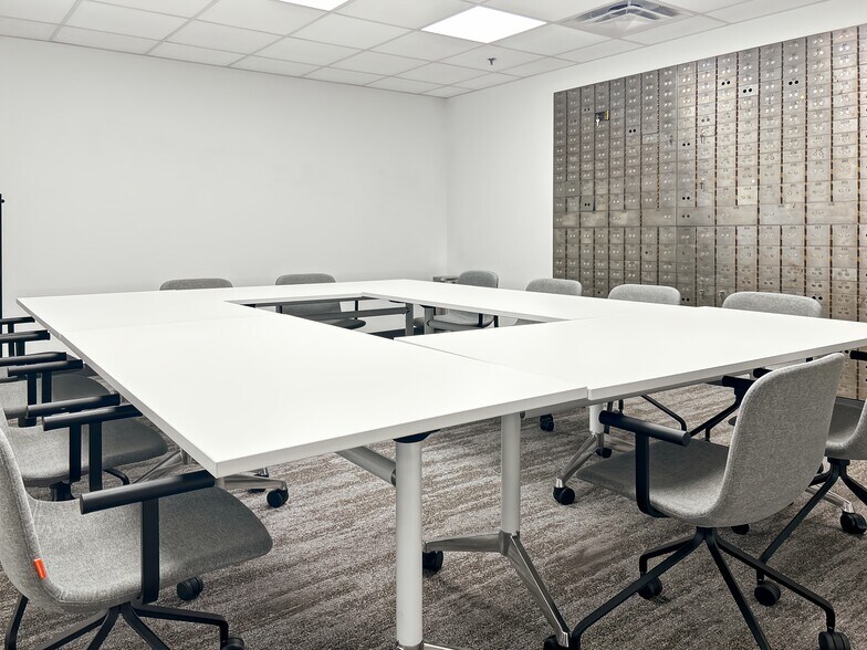More Photos Of 101 W Vandalia St, Edwardsville Coworking Space