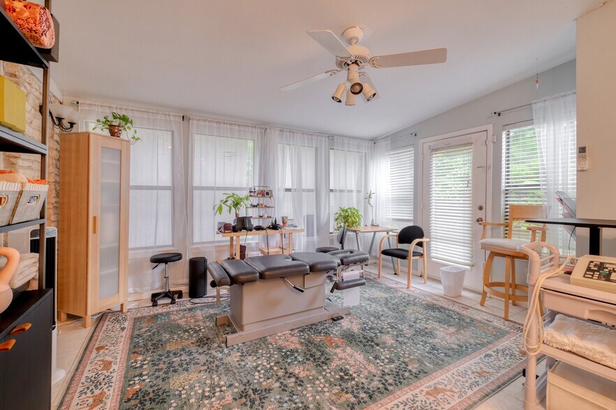 More Photos Of 13803 Ann Pl, Austin Office For Sale