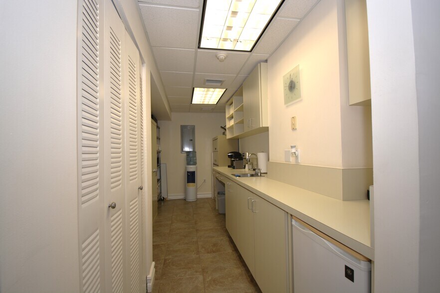 More Photos Of 7765 SW 87th Ave, Miami Office For Sale