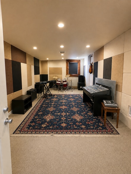 More Photos Of 1351 Wilbur St SE, Salem Warehouse For Sale