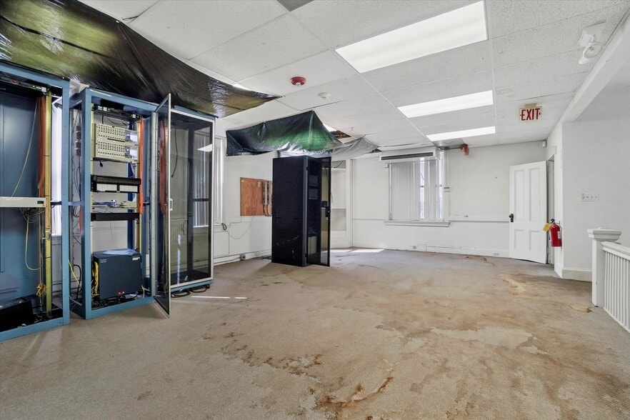 More Photos Of 24 John St, Middletown Office Residential For Sale