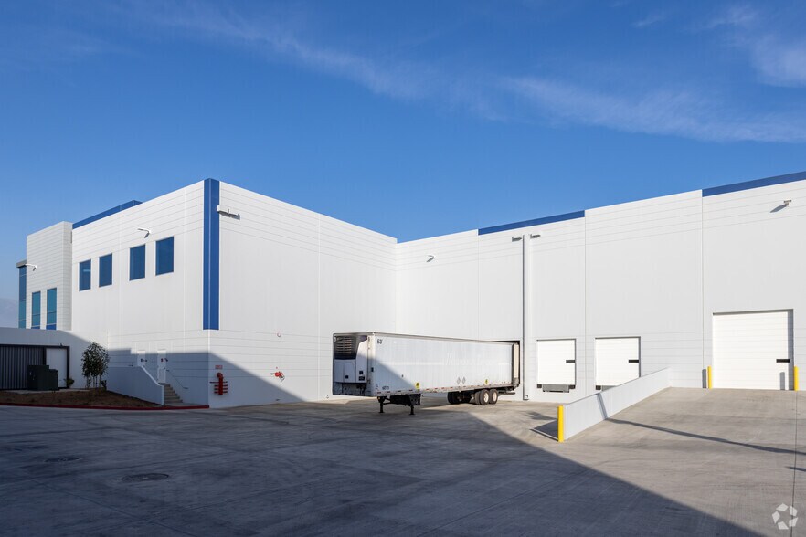 More Photos Of 1650 E Holt Blvd, Ontario Warehouse For Lease