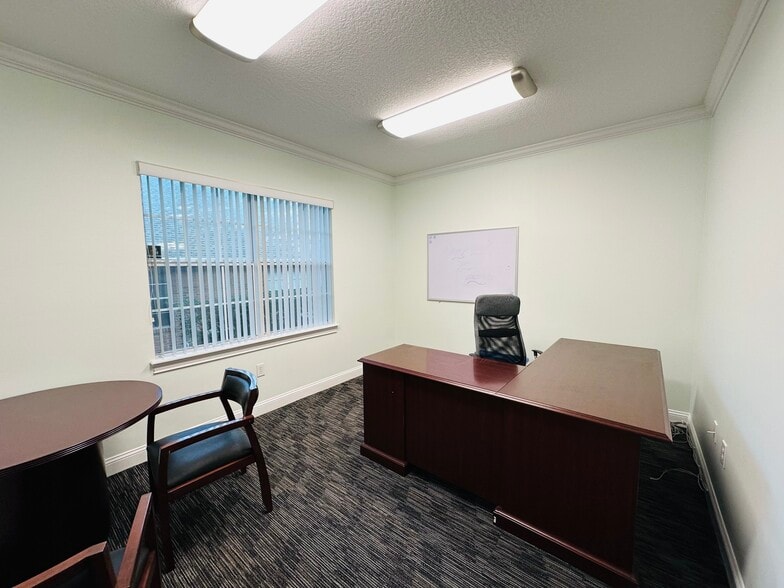 More Photos Of 6817 Southpoint Pky, Jacksonville Unknown For Lease