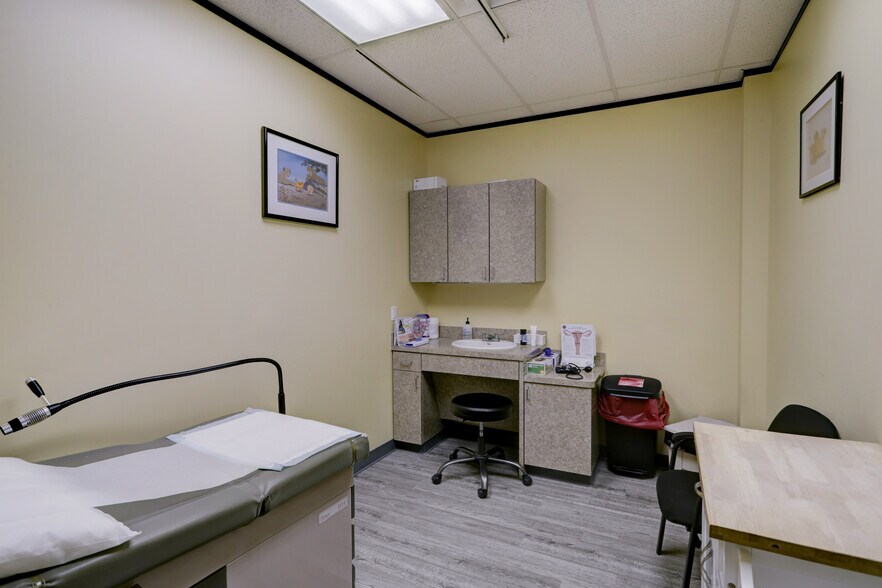 More Photos Of 19701 Kingwood Dr, Kingwood Medical For Sale