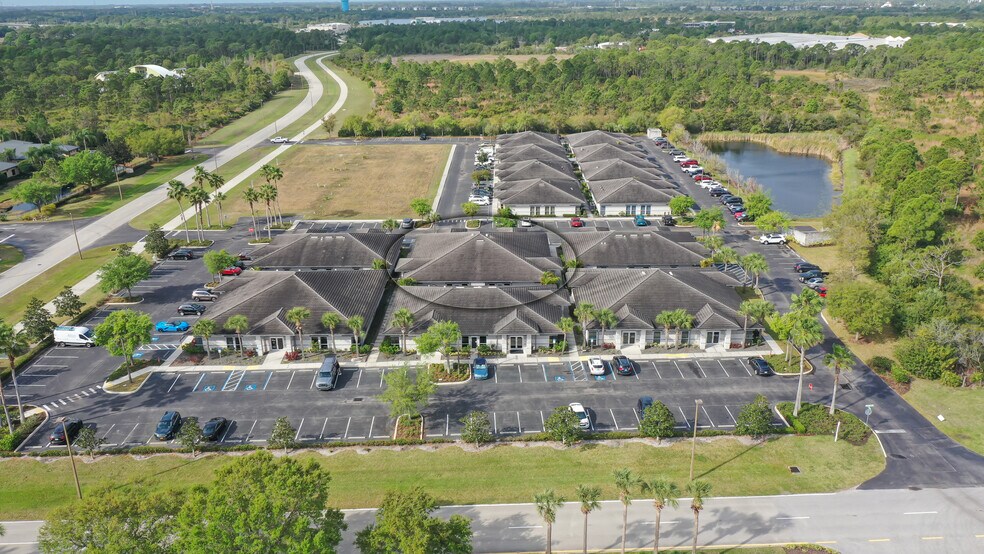 More Photos Of 7316-7320 Delainey Ct E, Sarasota Office Residential For Sale