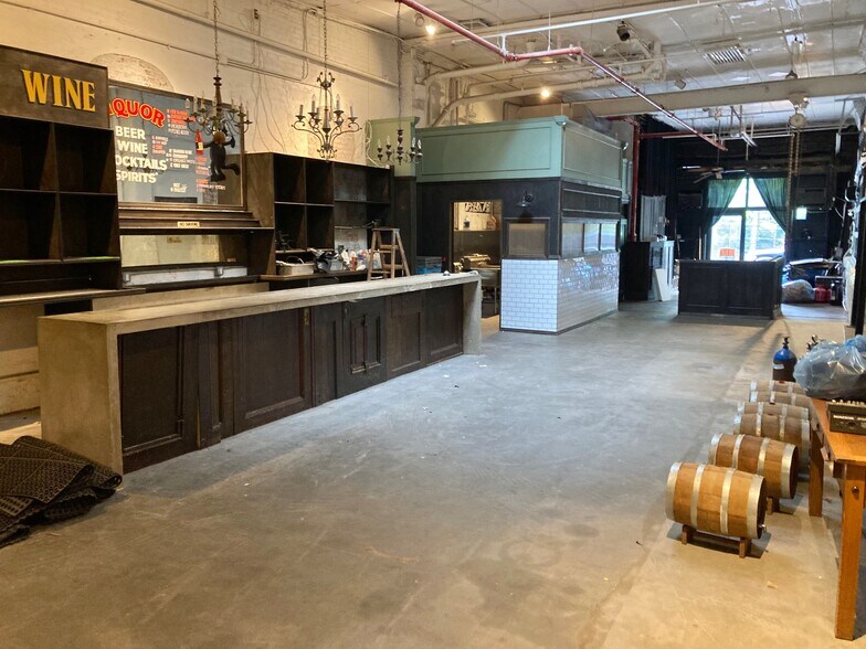 More Photos Of 49 Monroe St, New York Warehouse For Lease