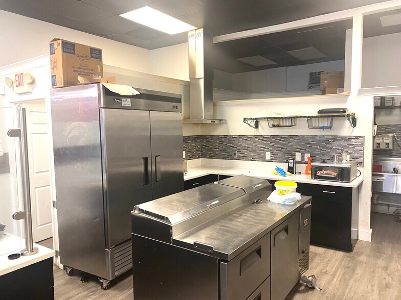 More Photos Of 3007 W Commercial Blvd, Fort Lauderdale Office For Sale