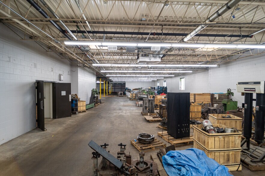 More Photos Of 1304 Valleyhigh Dr NW, Rochester Showroom For Sale