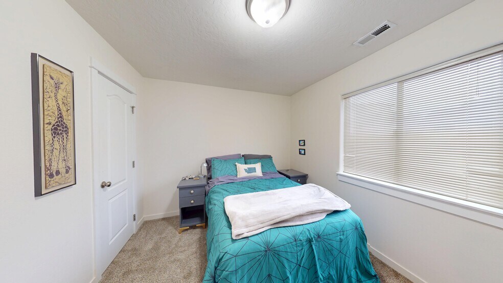 More Photos Of 1696 NE Lotus Dr, Bend Multifamily For Sale