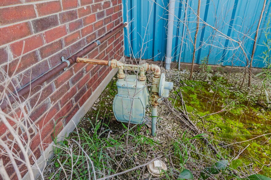 More Photos Of 3315 Central Ave, Winfield Warehouse For Sale