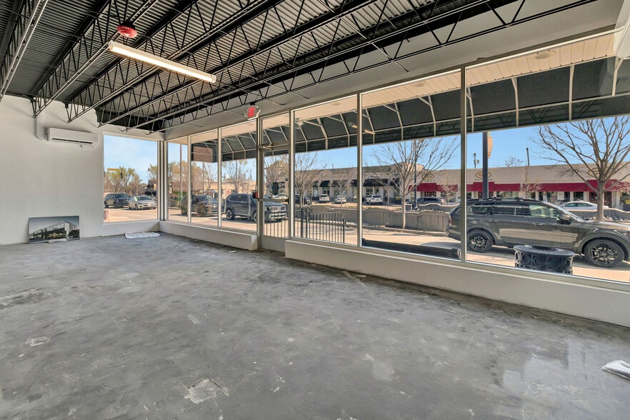 More Photos Of 2533-2537 Far Hills Ave, Oakwood Paulding Storefront Retail Office For Lease