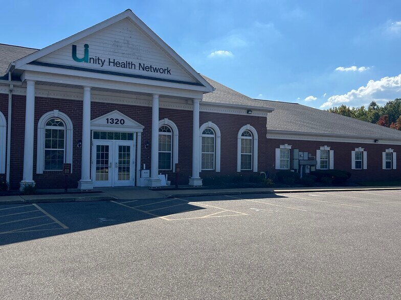 More Photos Of 1320 Corporate Dr, Hudson Medical For Lease