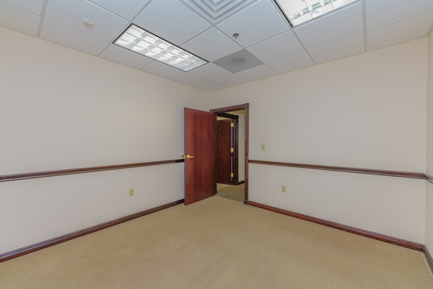 More Photos Of 10 Maxwell Dr, Clifton Park Medical For Lease