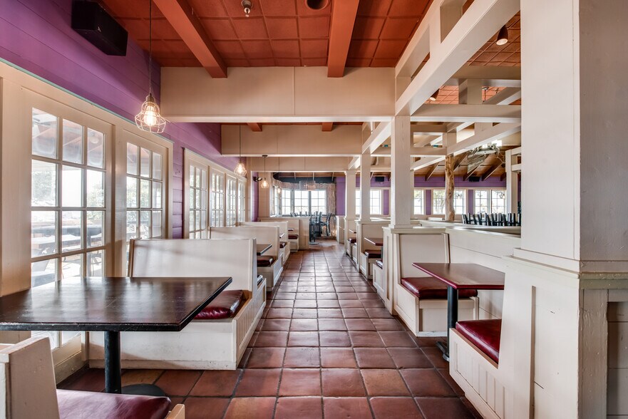 More Photos Of 5812 N Interstate 35, Denton Restaurant For Sale