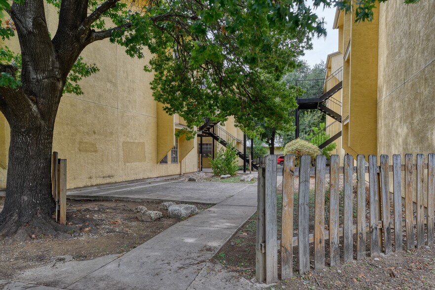 More Photos Of 737 W Mayfield Blvd, San Antonio Apartments For Sale