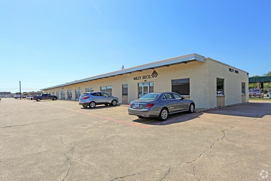More Photos Of 9990 Monroe Dr, Dallas Flex For Lease