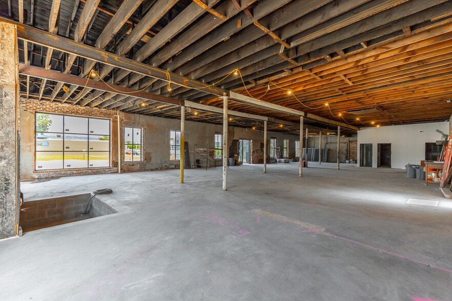 More Photos Of 615 E Main St, Chattanooga General Retail For Lease