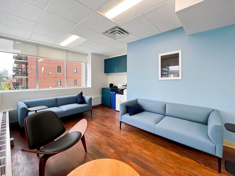 More Photos Of 396 Cooper St, Ottawa Office For Lease