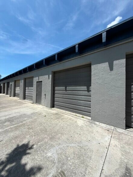 Primary Photo Of 3273-3289 Lake Worth Rd, Palm Springs Warehouse For Lease