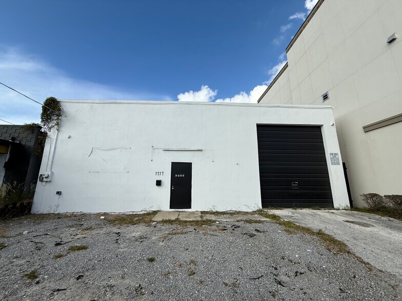 Primary Photo Of 1717 W Kennedy Blvd, Tampa Warehouse For Sale