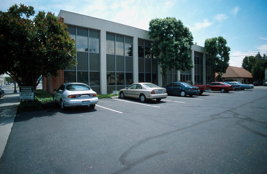 More Photos Of 401 S Main St, Pomona Office For Lease